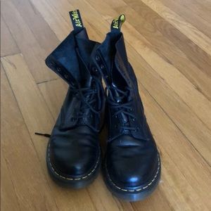 Dr. Martens Airwair